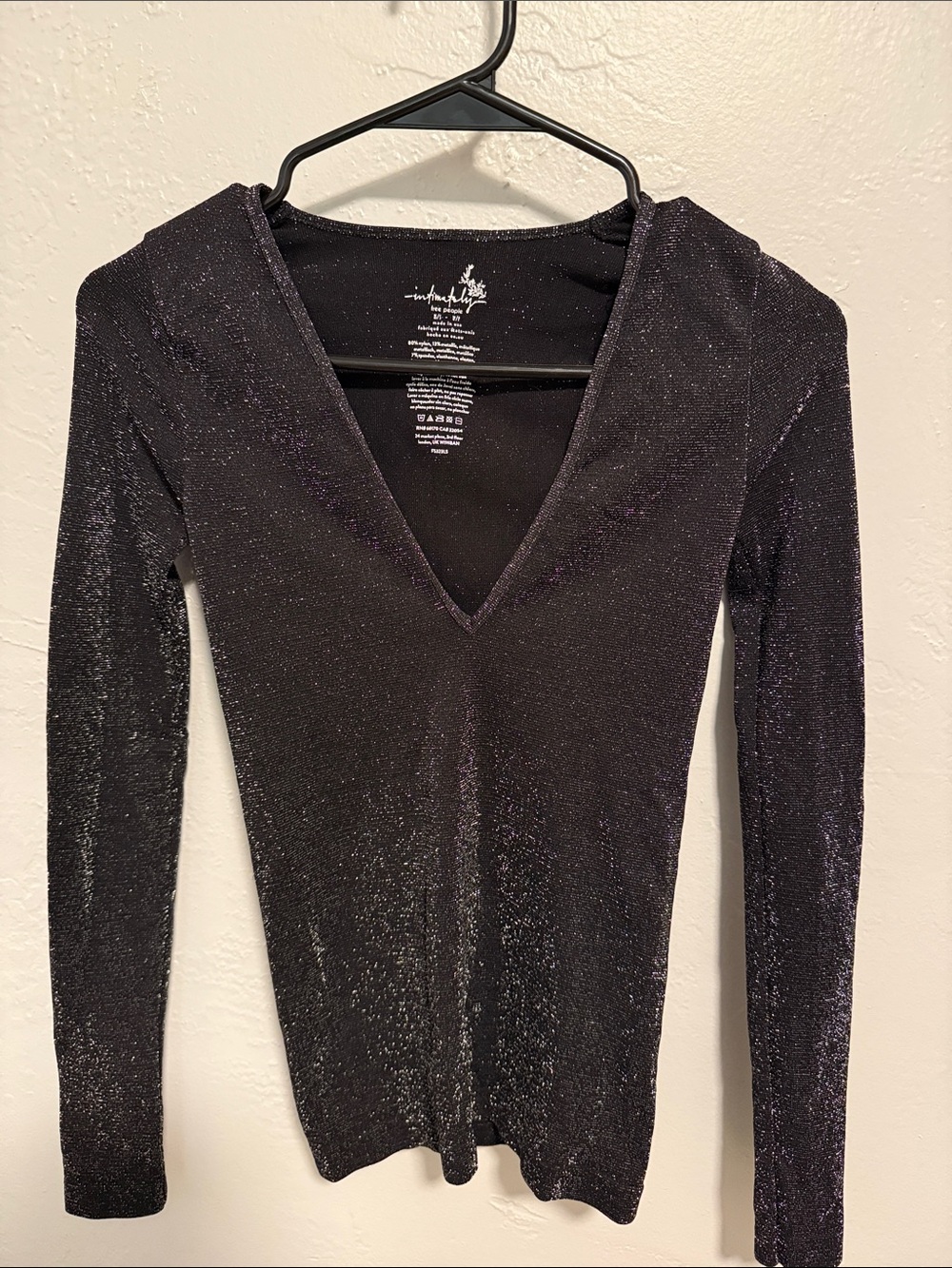 Sparkle V-Neck Long Sleeve Tee - Black